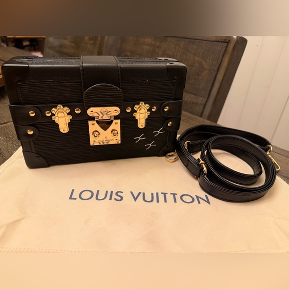 Black Truck Women's Bag - Picture 5 of 16